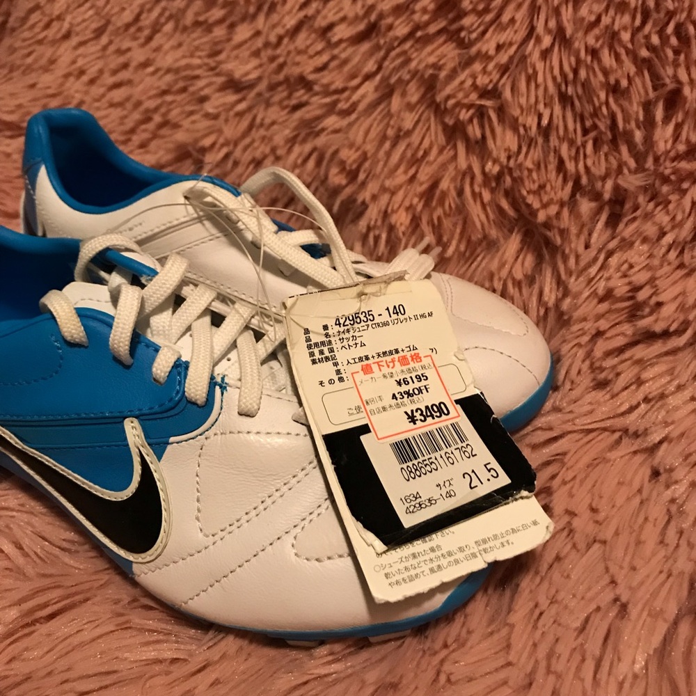 NWT Nike boys soccer cleats ⚽️